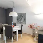 Comfy Downtown + Private Terrace