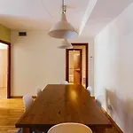 Comfortable 4 Rooms 2Bath W Balcony