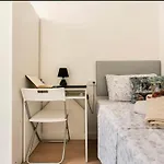 Habitacion privada en piso compartido junto a la Sagrada Familia