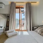 Oasis Suites Near Picasso Museum