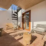 Oasis Suites Near Picasso Museum