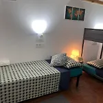 Habitacion Para Grupos Hasta 8 En Plena Rambla De Cataluna