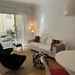 Stunning Designer 2 Bed Apt In Glorious Gracia