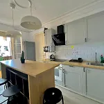Private Rooms Near Parallel Av