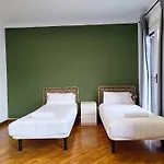 Big Apartment For 15 In The Heart Of Eixample
