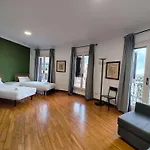 Big Apartment For 15 In The Heart Of Eixample