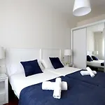 Classbedroom Fira Business Apartment