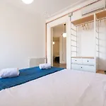 B32-Sunny And Modernist Apartment For Groups In Center