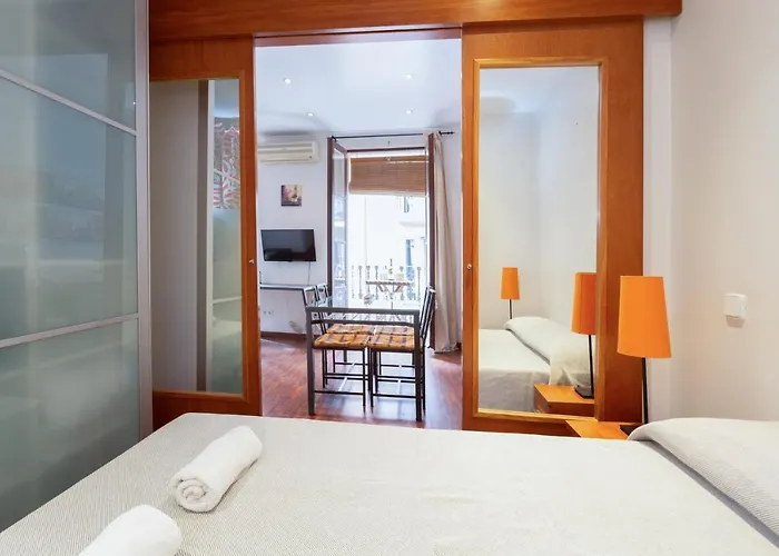 Aparteasy - Turo Park With Lovely Balcony