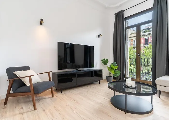 5Br - 3Bh Luxury Apartment In The City Center