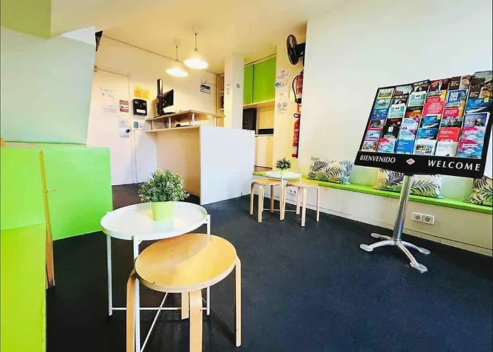 Central And Basic Universitat For Young Hostel