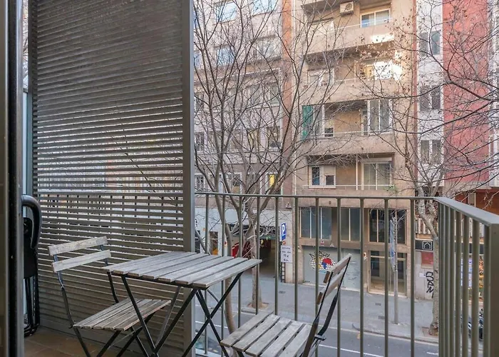 Modern And Bright Apartment In Eixample 1-2