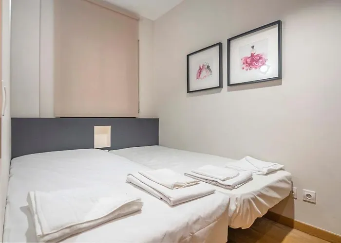 2 Bedroom With Balcony In Eixample 1-1