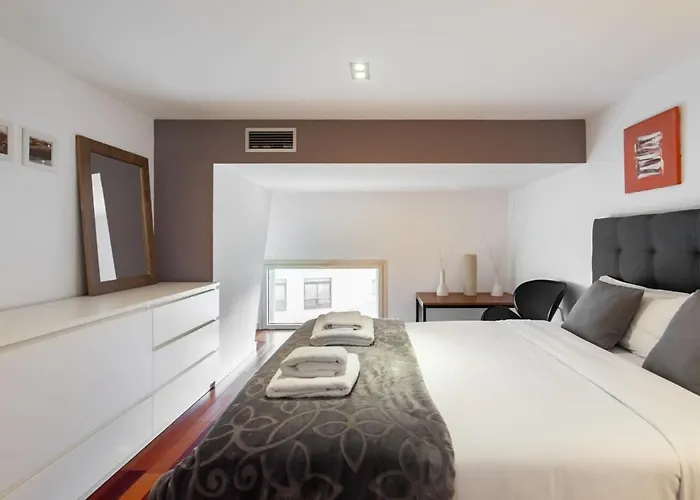 3Bedroom Duplex With Balcony In Plaza Cataluna