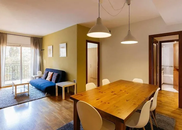 Comfortable 4 Rooms 2Bath W Balcony