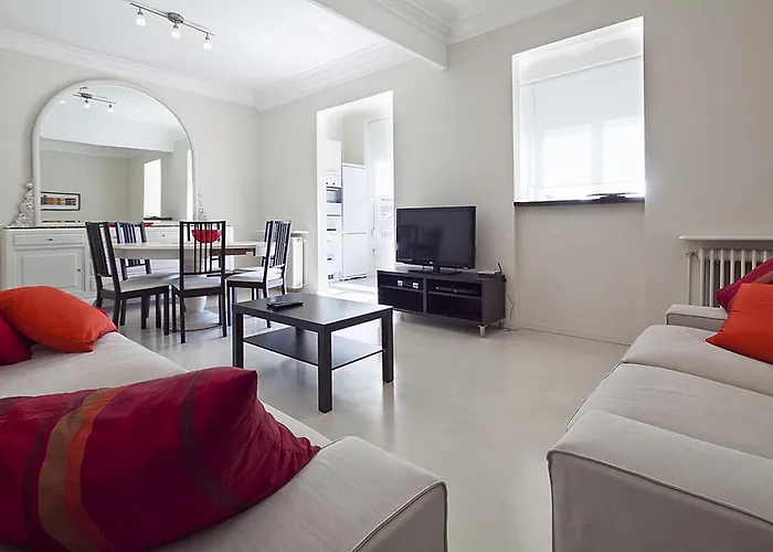 Central And Spacious Family Apartment