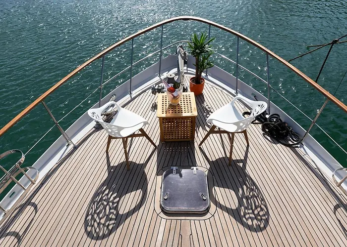 C120 - Charming Boat In Port Forum