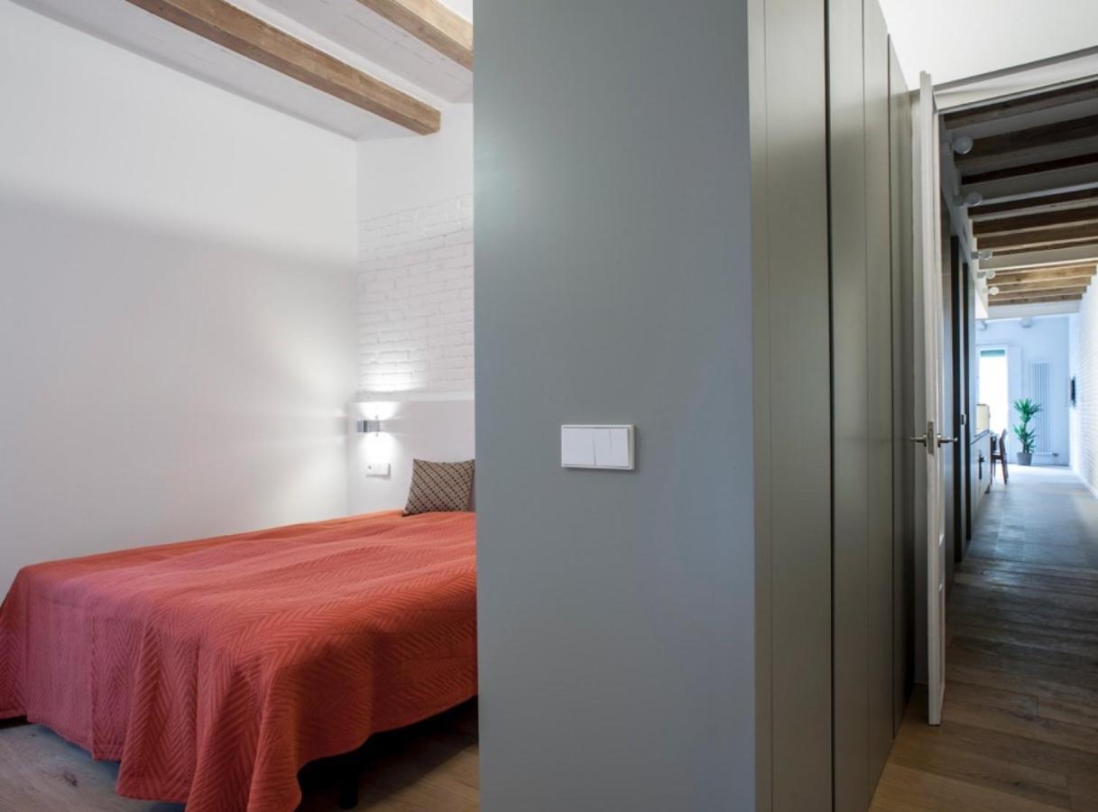 Flat San Antoni Villaroel/apartment *