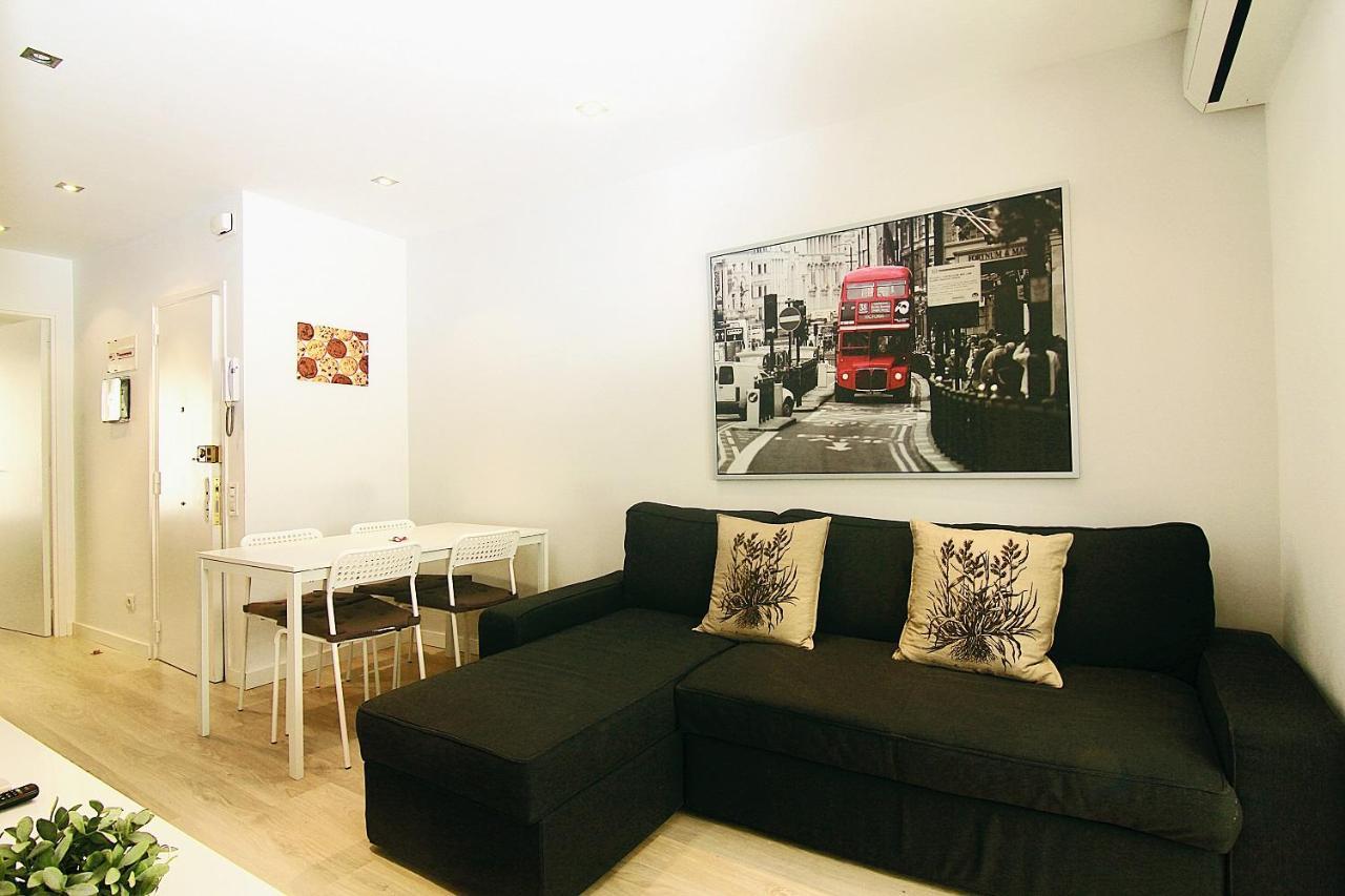 Miquel Angel - In Sants Large Community Terrace Apartamento *