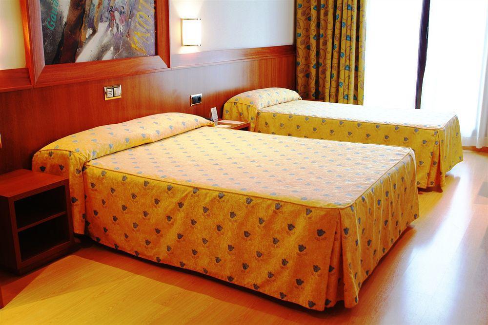 Hotel Leonardo Ramblas 3*