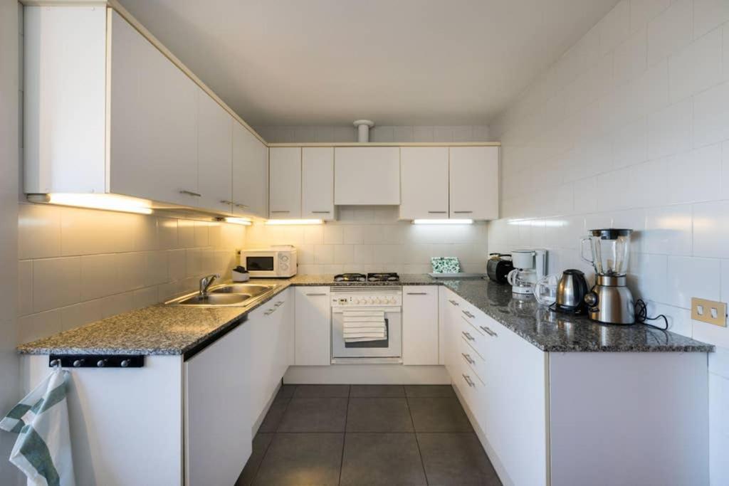 Sea Views & Skyline Apartment *