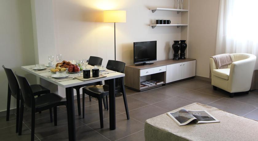 Pierre & Sants Apartment