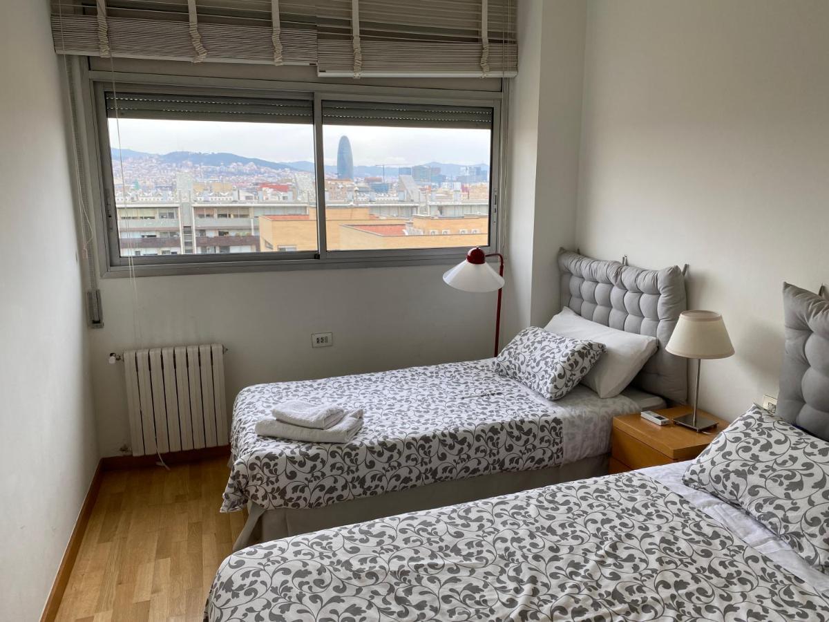 Sea Views & Skyline Apartment
