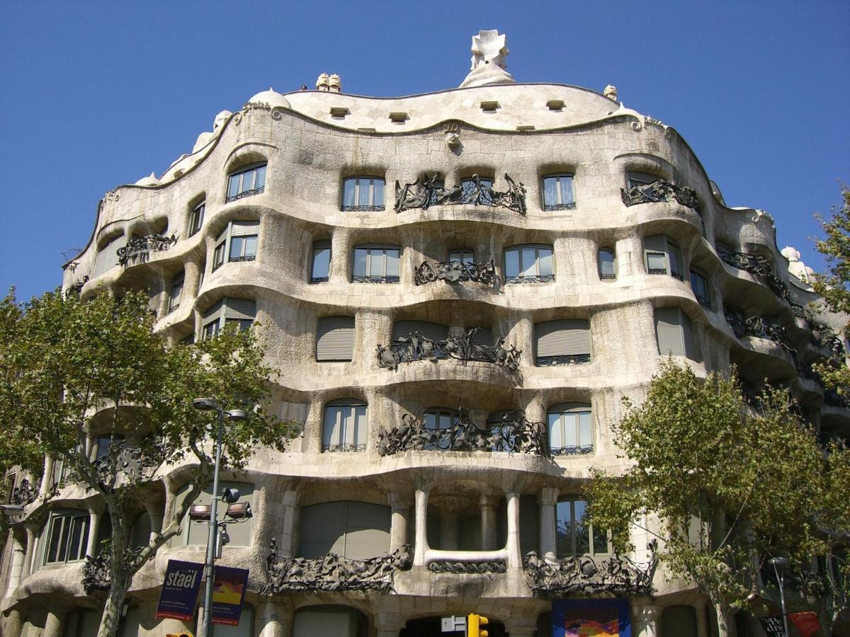 Miquel Angel - In Sants Large Community Terrace Apartamento *