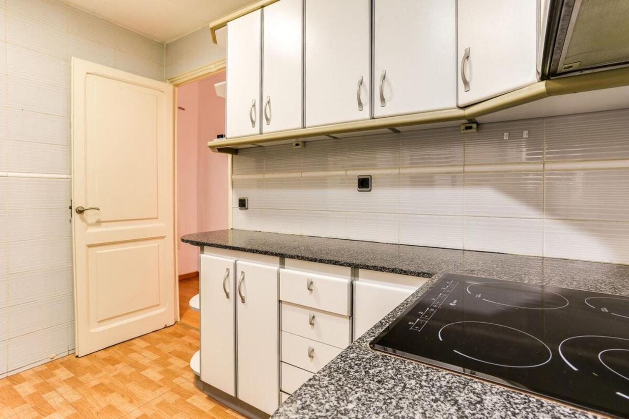 Luminous 2 Bedroom Next To Sagrada Familia Apartment *