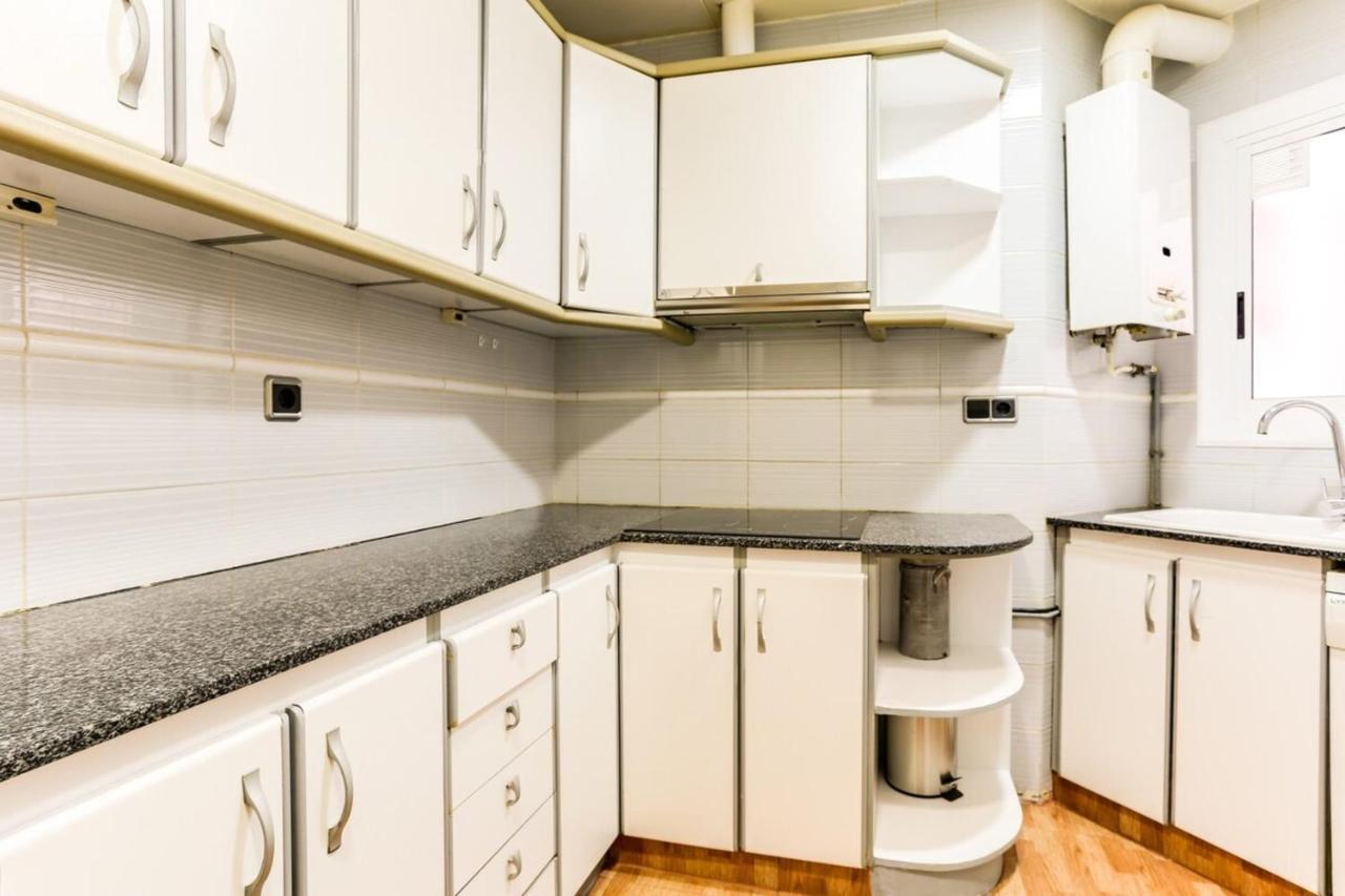 Luminous 2 Bedroom Next To Sagrada Familia Apartment *
