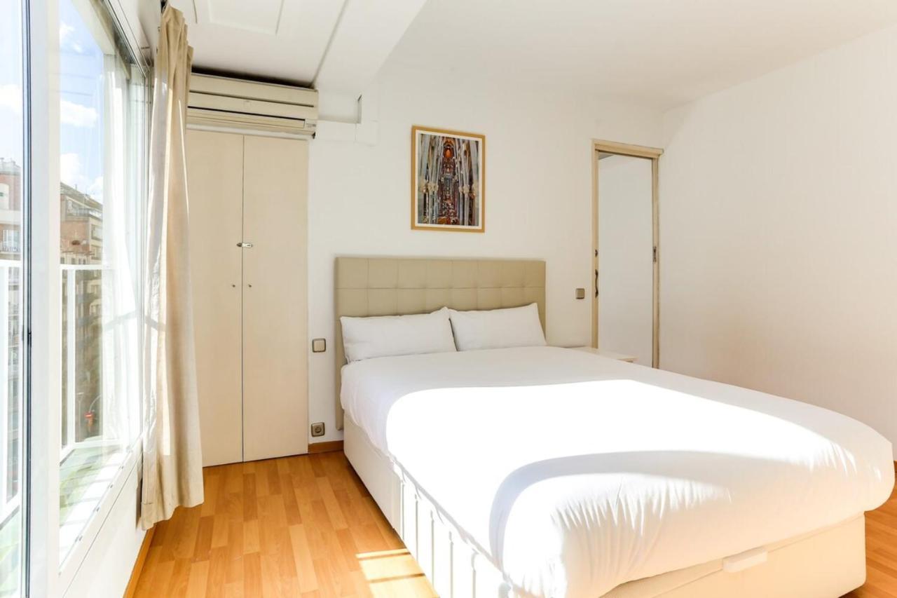 Luminous 2 Bedroom Next To Sagrada Familia Apartment *