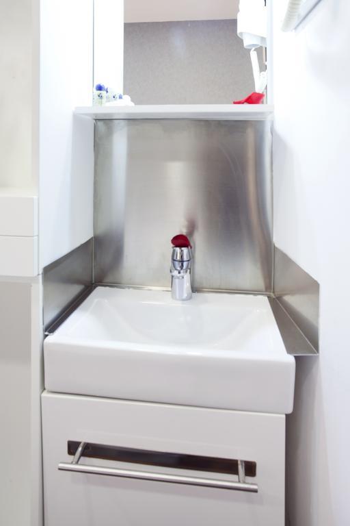 Pensión Triple With Private Bathroom In Gothic Barcelona