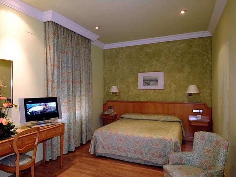 Regencia Colón Hotel 3*