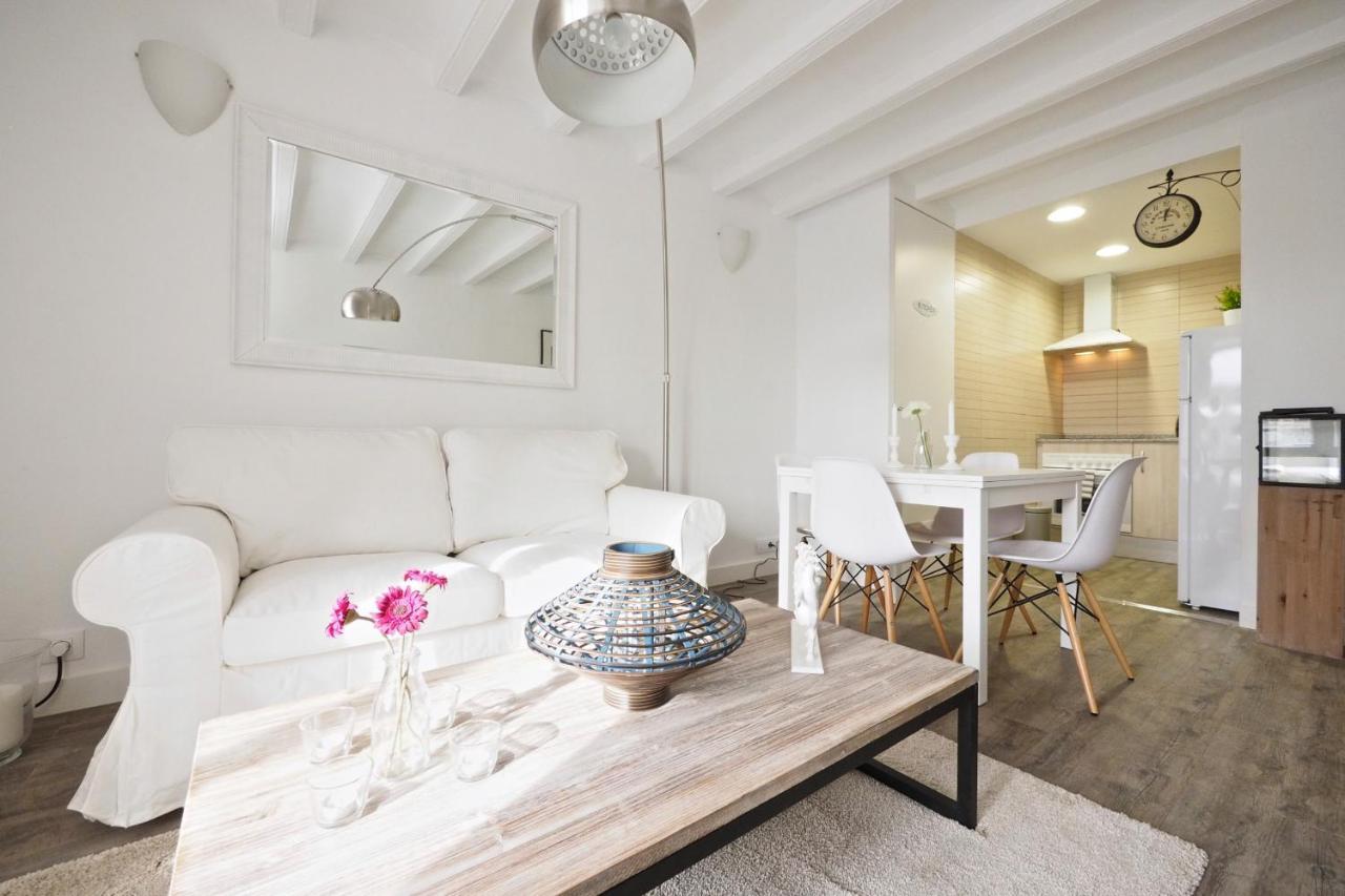 The White Flats Sant Antoni *
