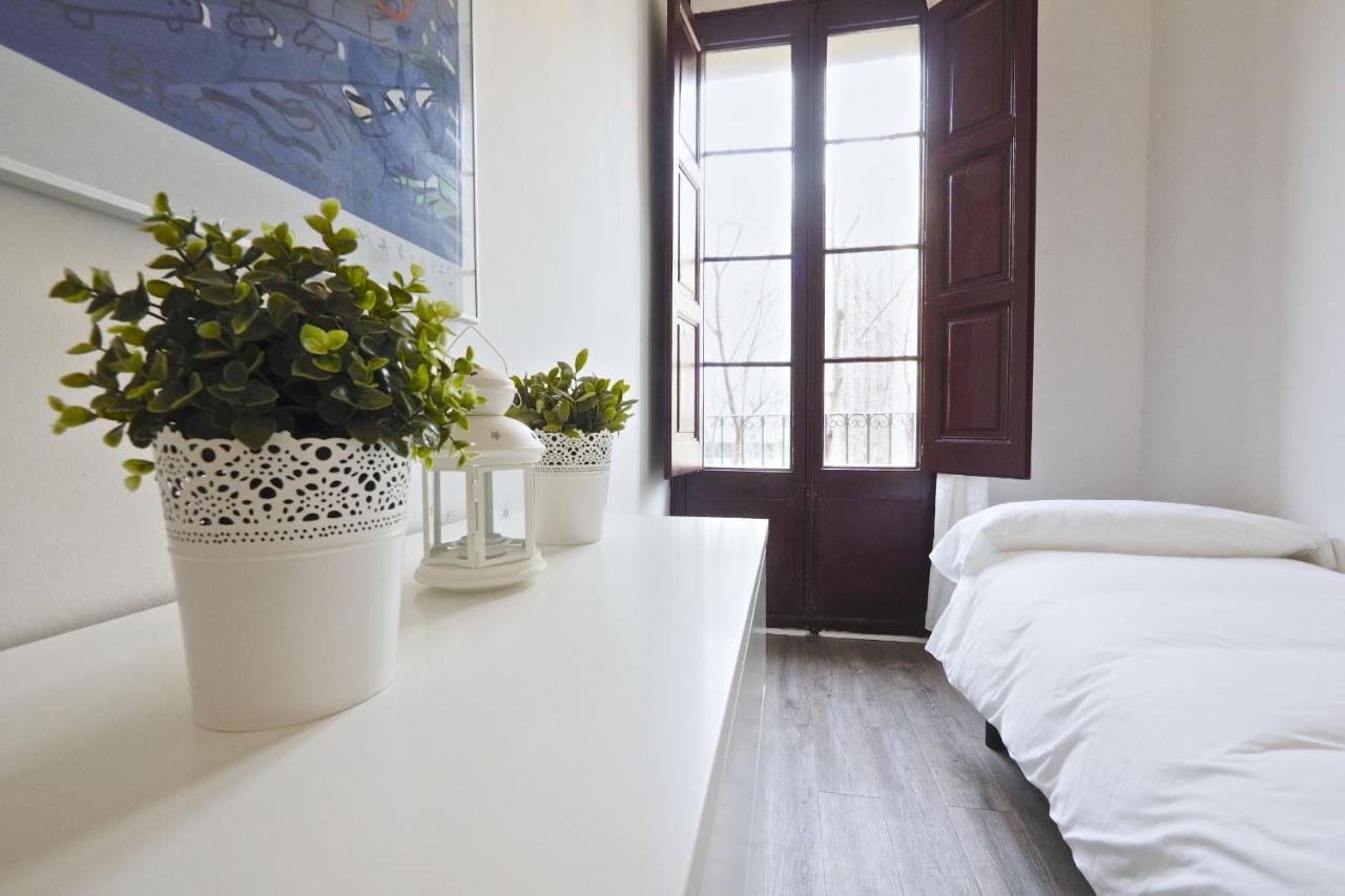The White Flats Sant Antoni Apartment