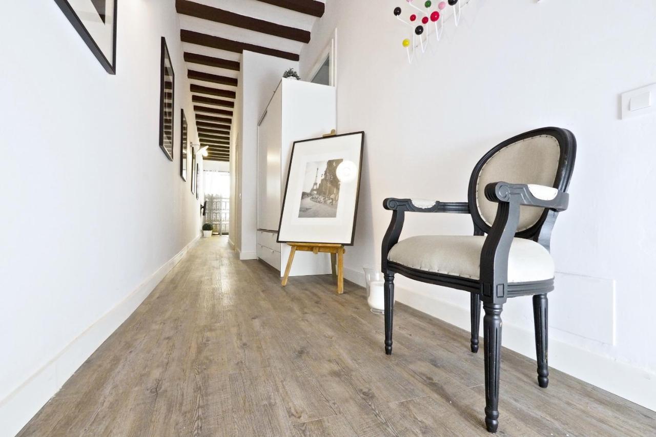 The White Flats Sant Antoni Apartment