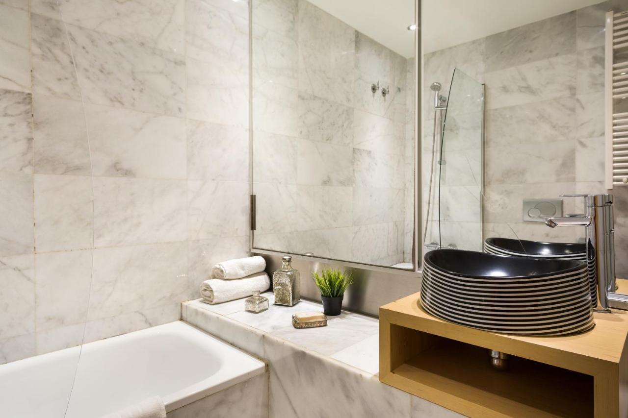 Apartment Rentals - Gracia Pool Center
