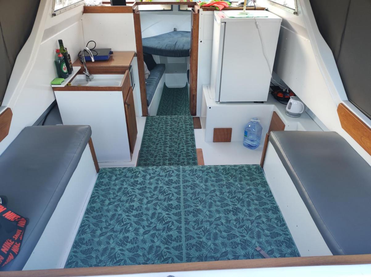 Nice Boat To Sleep In & Parking * Barcelona