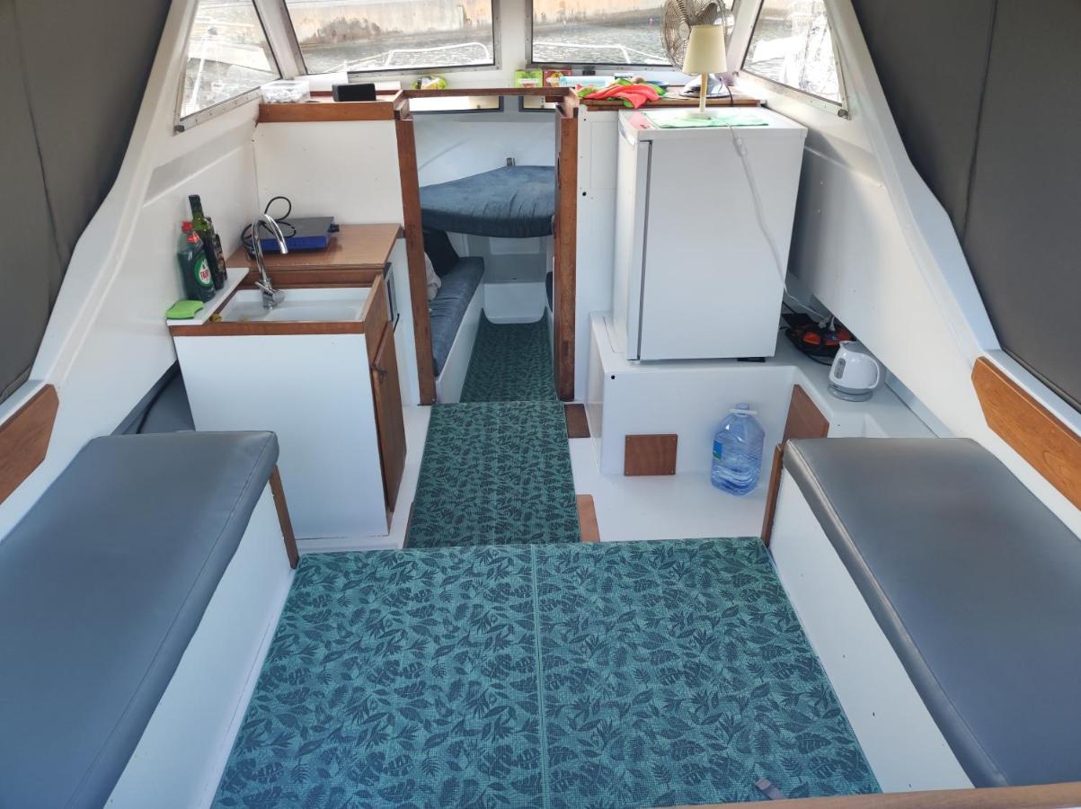 Nice Boat To Sleep In & Parking *