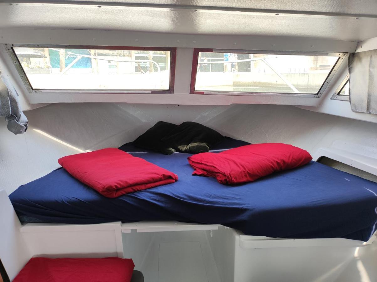 Nice Boat To Sleep In & Parking *