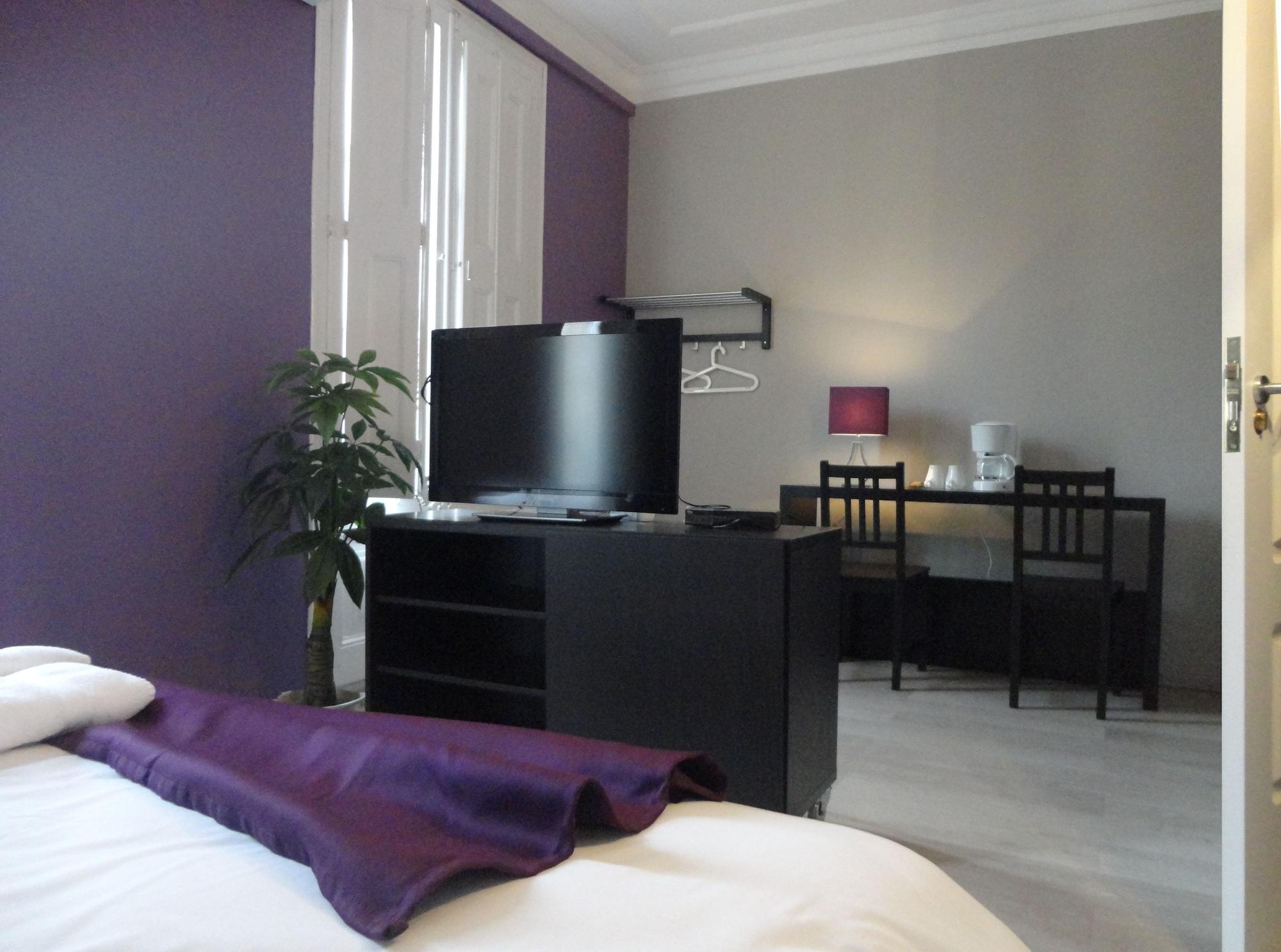 Brustar Gotic-centric Guest house