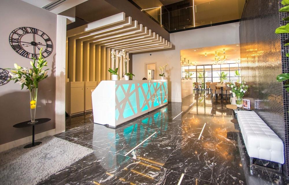 Arya Stadium Hotel 3*