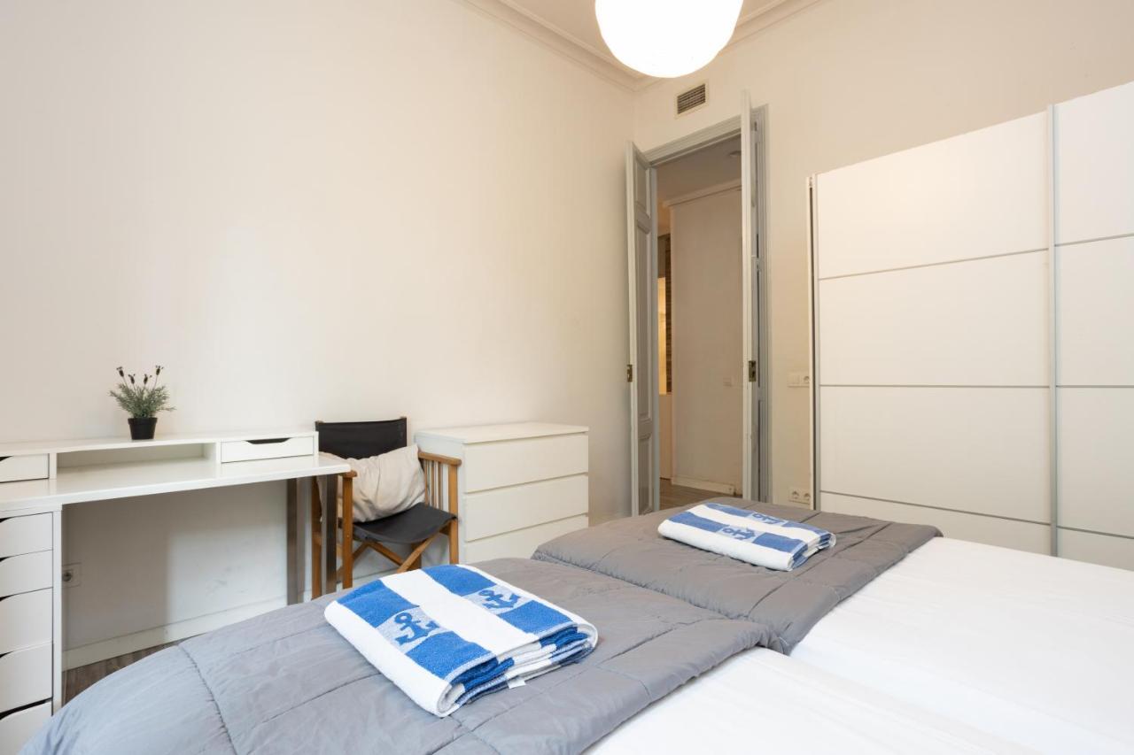 Aparteasy - Casanova Elegance Apartamento Barcelona