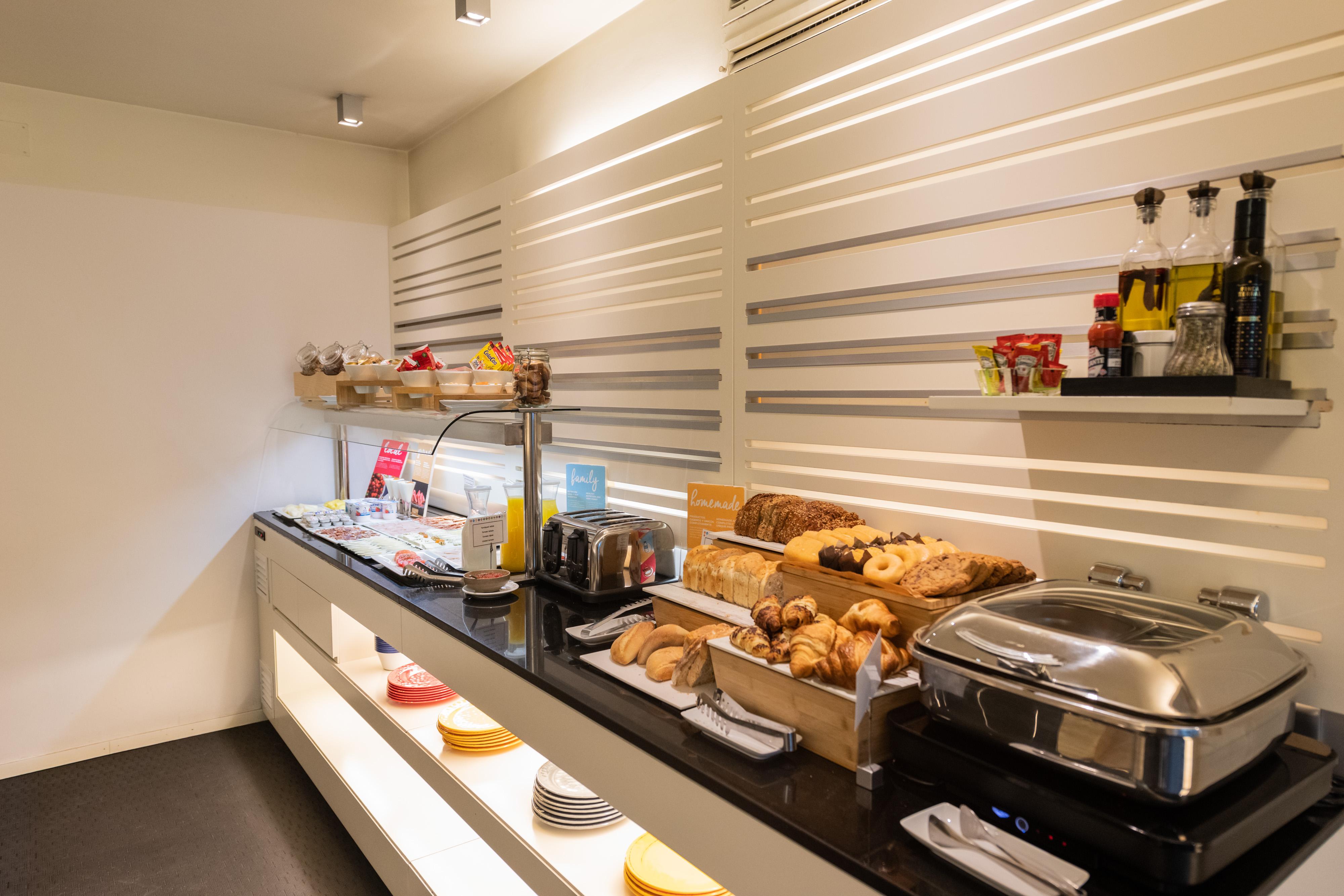 Hotel Atenea Rekord 4*