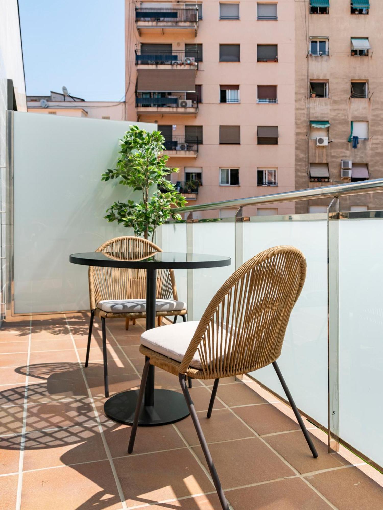 Hotel Limehome Carrer De Besalú 82