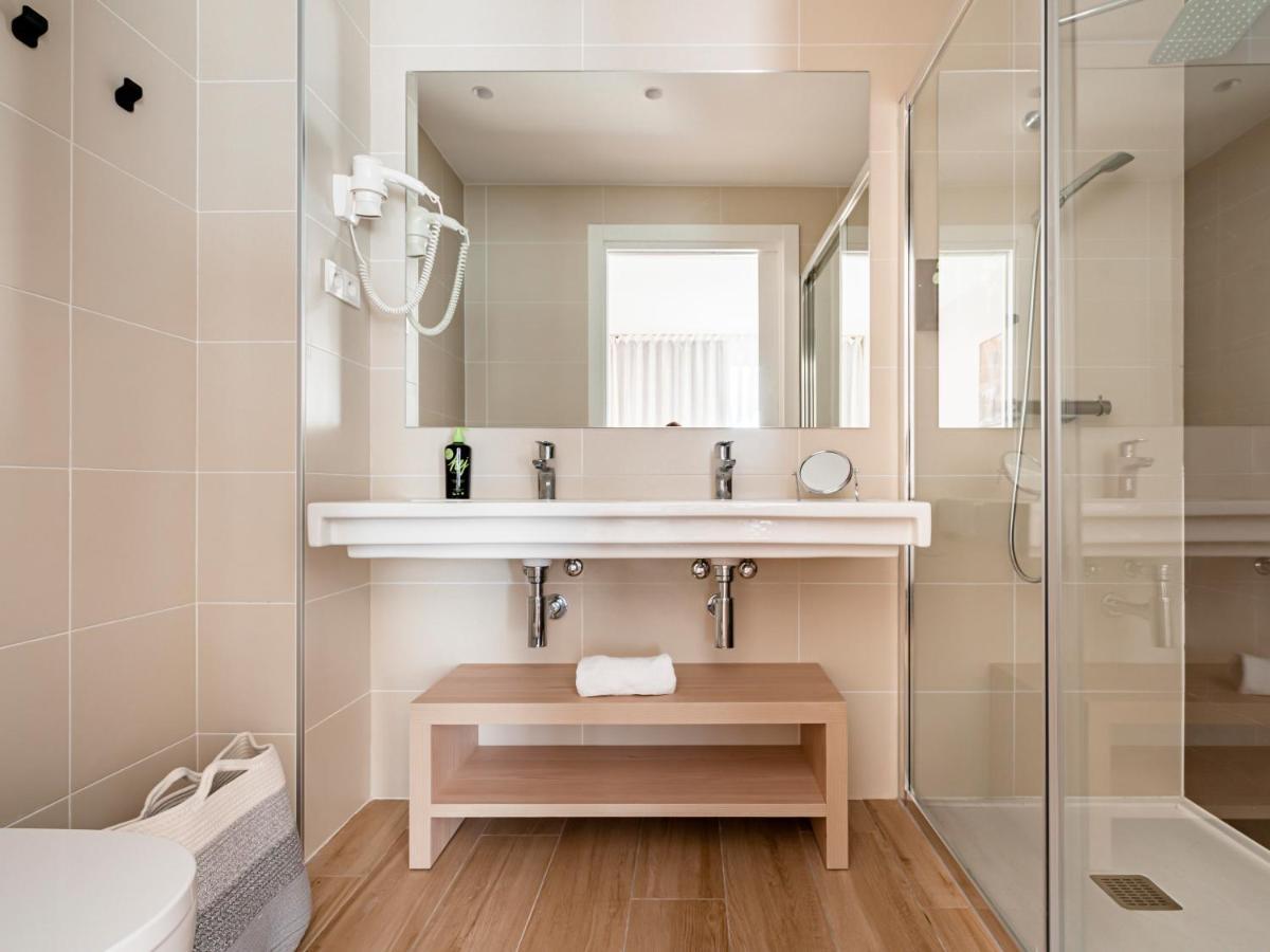 Hotel Limehome Carrer De Besalú 82