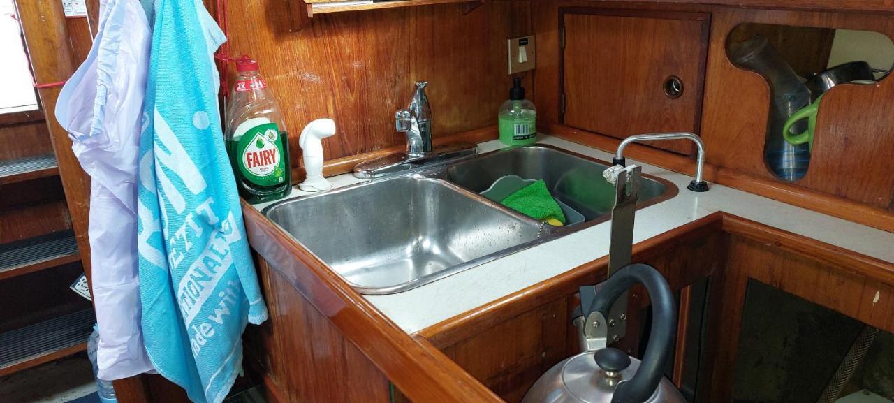 On A Beautiful Ocean Going Classic Schooner! Hotel en barco Barcelona