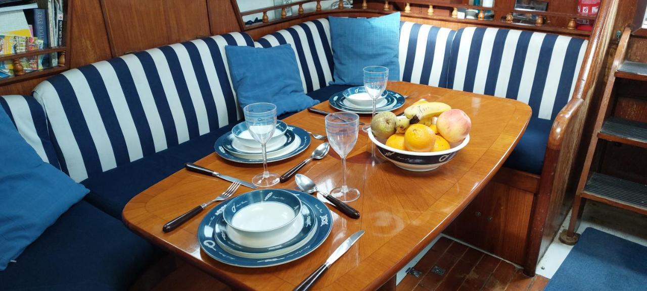 Hotel en barco On A Beautiful Ocean Going Classic Schooner!