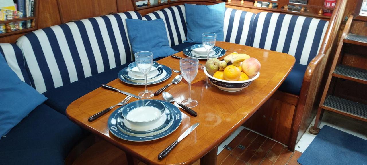 Hotel en barco On A Beautiful Ocean Going Classic Schooner! Barcelona