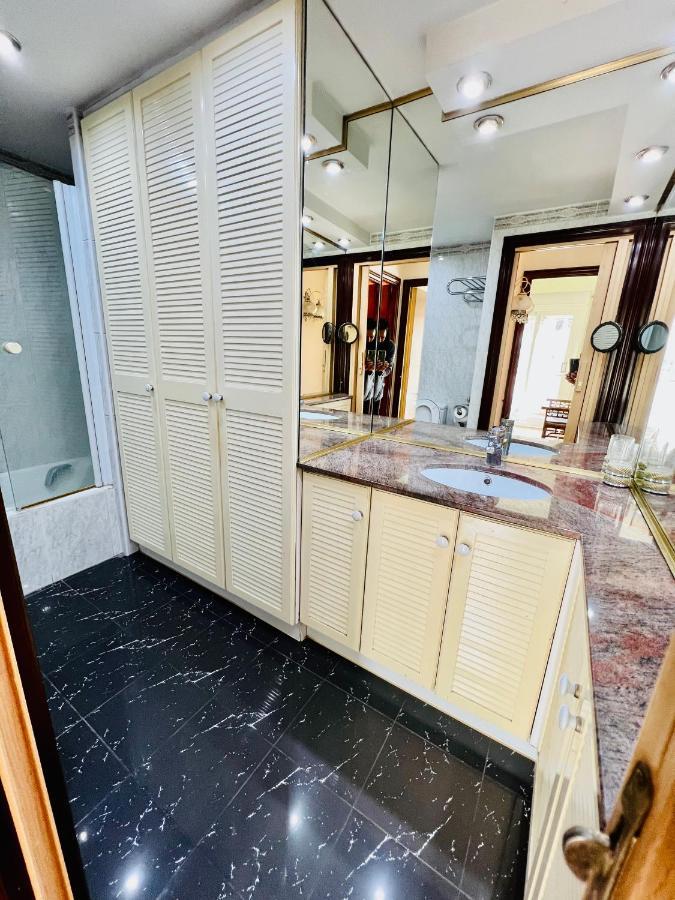 Habitación en casa particular Your Second In With Private And Private Bathroom Close To Montjuic, Pl Espana, La Rambla, Ferry Port Barcelona